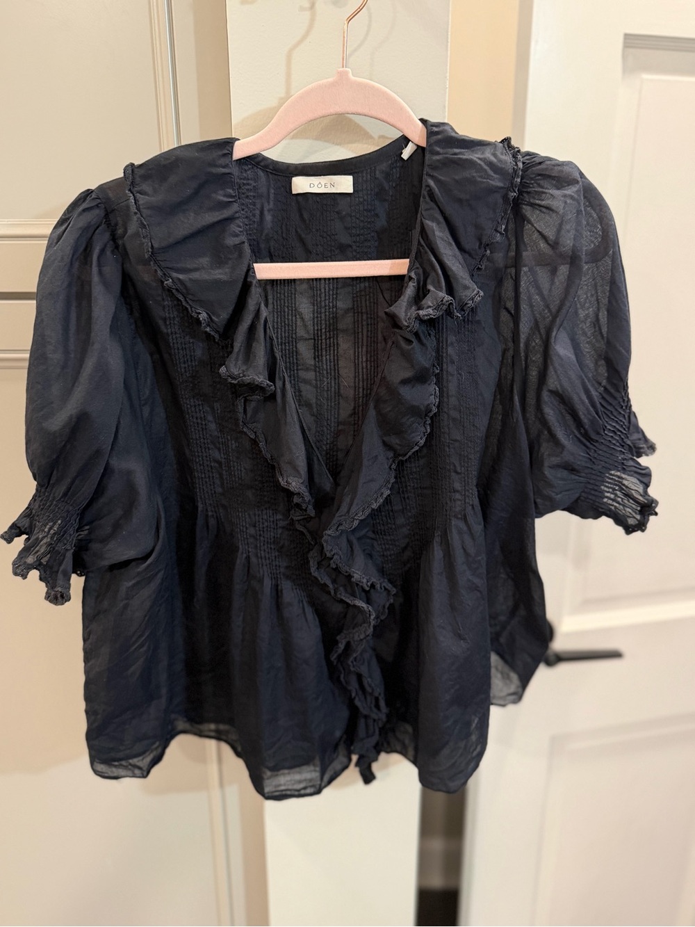 Doen Henri Black Ruffle Short Sleeve Blouse